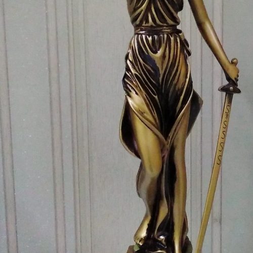 dama-da-justica-deusa-temis-resina-bronze-envelhecida-g_79d0.jpeg