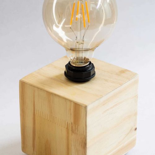luminaria-de-mesa-cube-com-lampada-madeira-macica-cube-001_96b9.jpeg