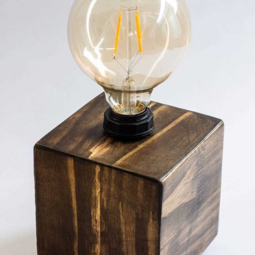 luminaria-de-mesa-cube-com-lampada-madeira-macica-cube-002-Tbmw_268c.jpeg