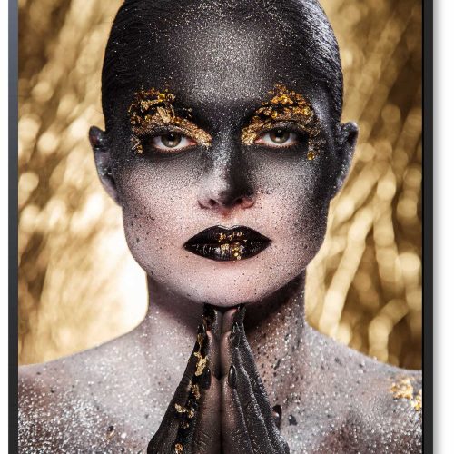 quadro-decorativo-mulher-dourada-115-x-85-moldura-de-3cm-preta_7023.jpeg