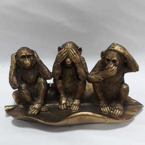 trio-de-macacos-da-sabedoria-sentados-na-folha-dourado-envelhecido_58ec.jpeg